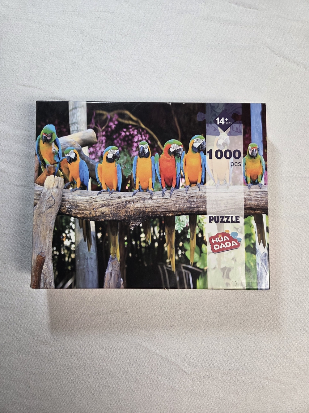 1000-Piece Parrot Puzzle - Bright Blue & Orange Macaws